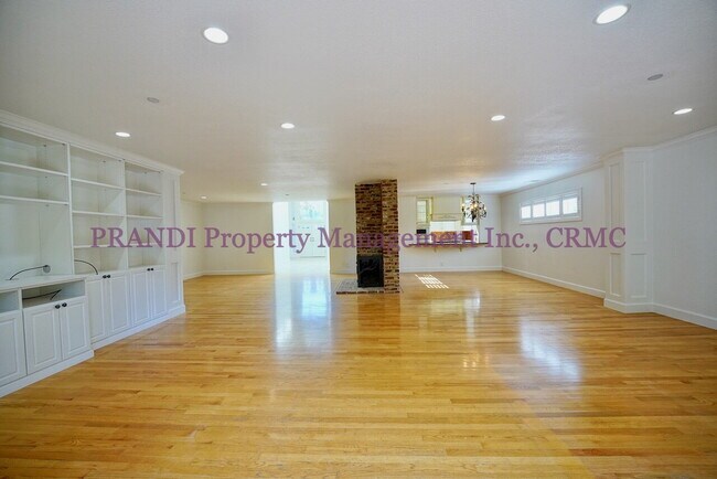 Foto del edificio - Country Club Home on Corner Lot, All One L...