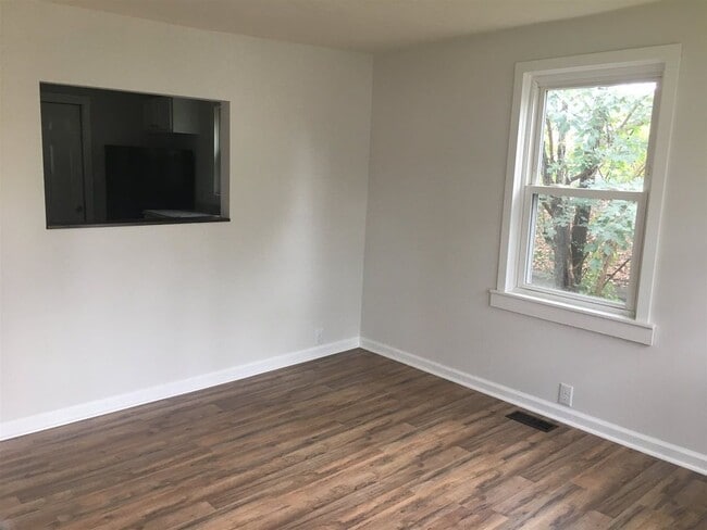 Building Photo - 313 17th St