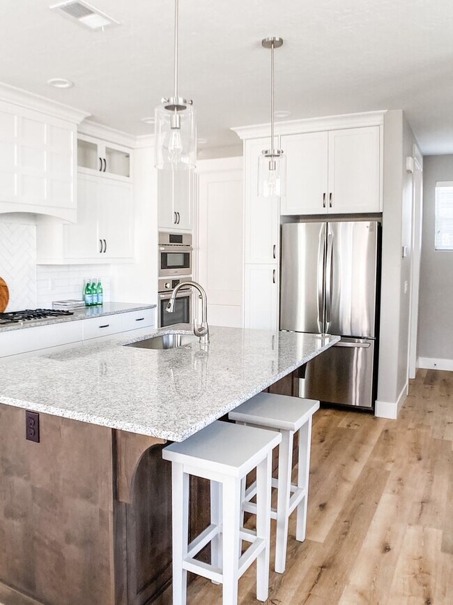 Foto del edificio - 3 Bedroom 3 1/2 Bathroom Home Located on a Corner Lot in Harris Ranch