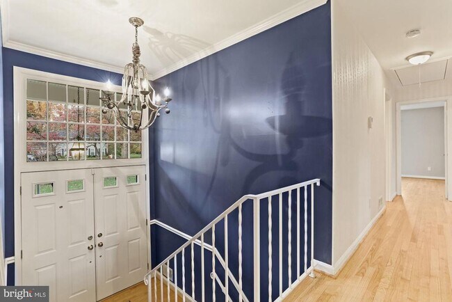 Building Photo - 9011 Stoneleigh Ct