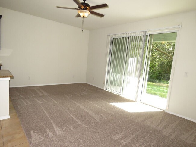 Foto del edificio - Beautiful Townhouse 3/2.5/2cg $2300mo