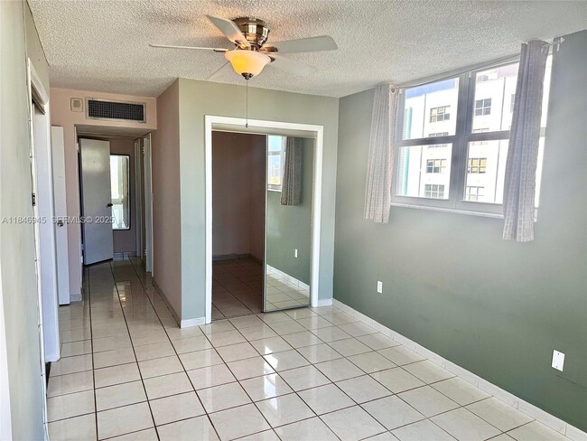 Building Photo - 1228 West Ave