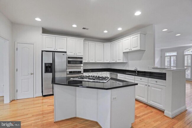 Building Photo - 9988 Cyrandall Dr