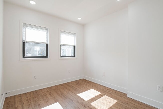 Building Photo - 3312 W Cumberland St