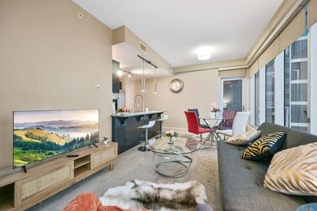 Building Photo - 1320 1st St SE