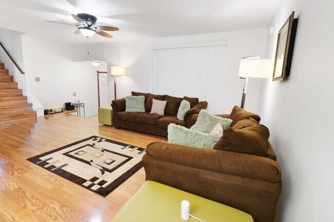Building Photo - 5646 Fernwood Ct
