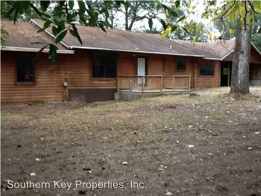 Primary Photo - 200 S Lindberg St
