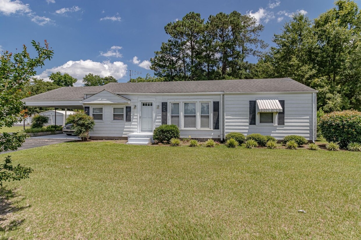Primary Photo - ADORABLE 2 BR | 1 BA Home in LaGrange - La...