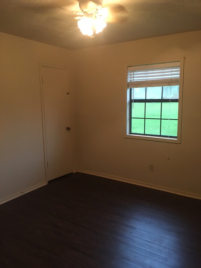 Foto del edificio - 5847 Pine Hill Dr