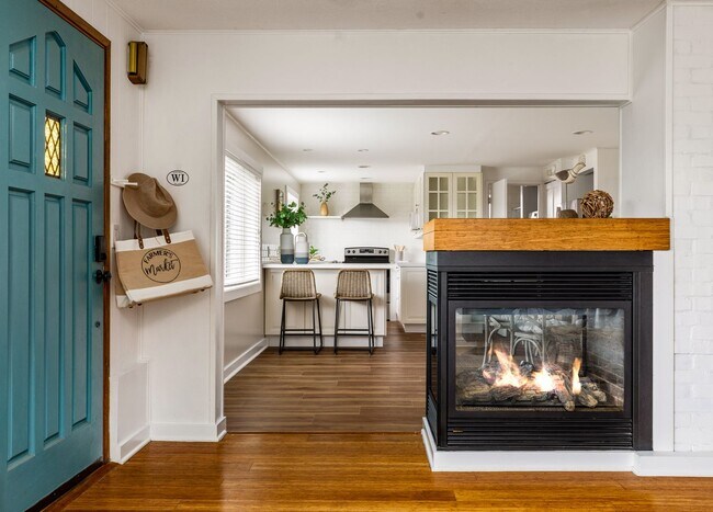 Foto del edificio - 3661 S Shorewood Ave