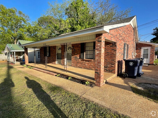 Building Photo - 1702 Bunch St