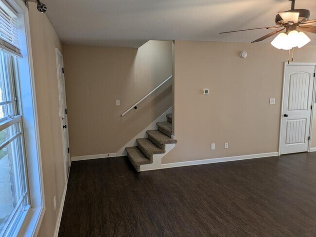 Foto del edificio - 150 Mayhew Rd