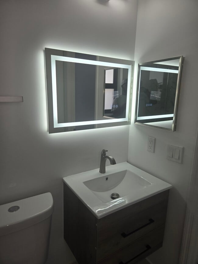 Foto del edificio - 716 Truman St