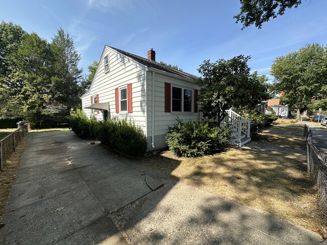 Building Photo - 23 Safford St