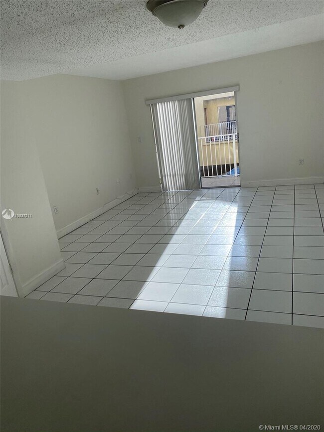 Building Photo - 2710 W 76th St
