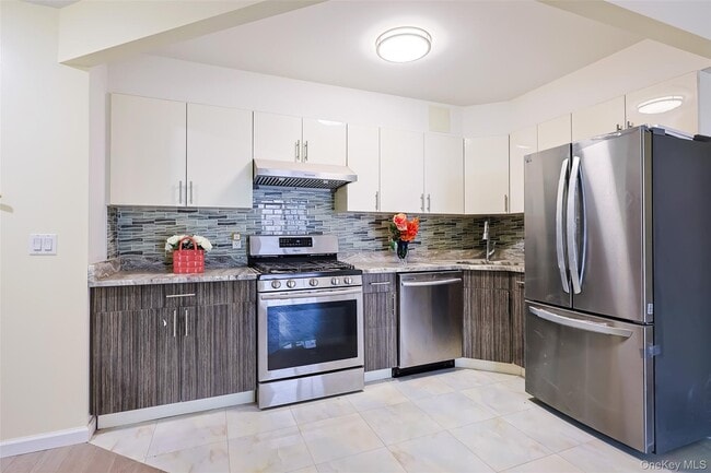 Foto del edificio - 55-12 138th St