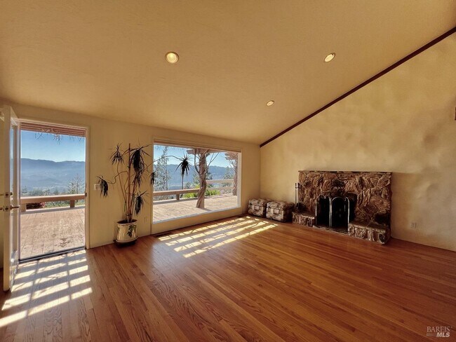 Building Photo - 490 Sunset Dr