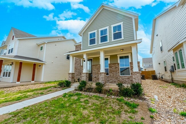 Building Photo - Beautiful 3 bedroom, 2.5 bathroom home in ...