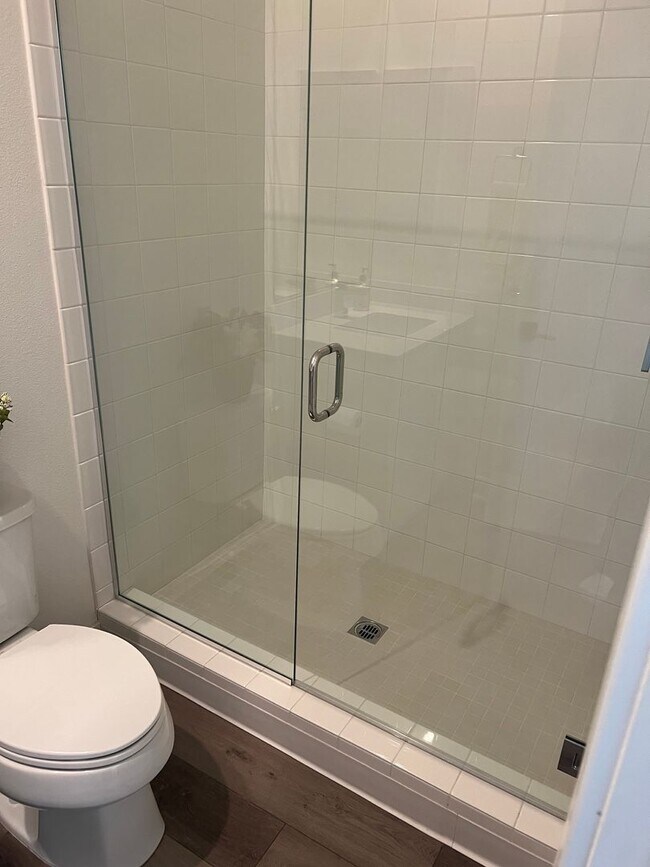 Foto del edificio - Spacious 4 Bedroom, 3.5 Bath Townhome in G...
