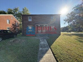 Building Photo - 1128 MacArthur Cir