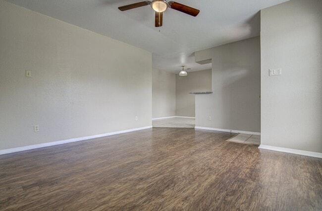 Building Photo - 819 Sirocco Dr