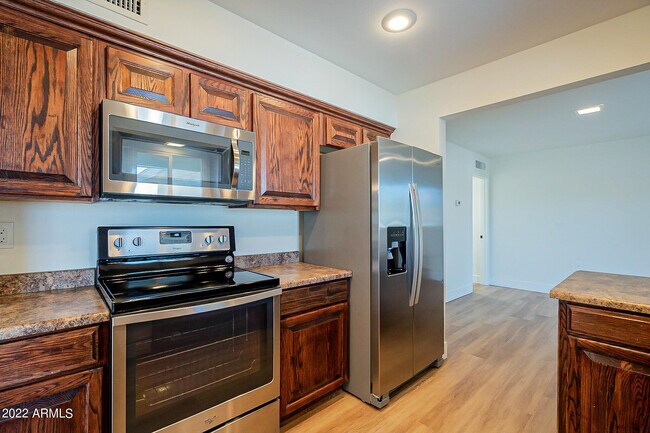 Building Photo - 1034 W Hermosa Dr
