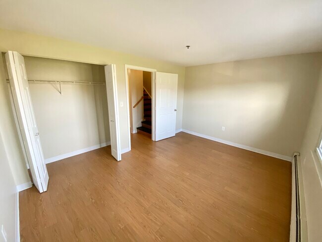 Building Photo - 13 Cornelia Ct