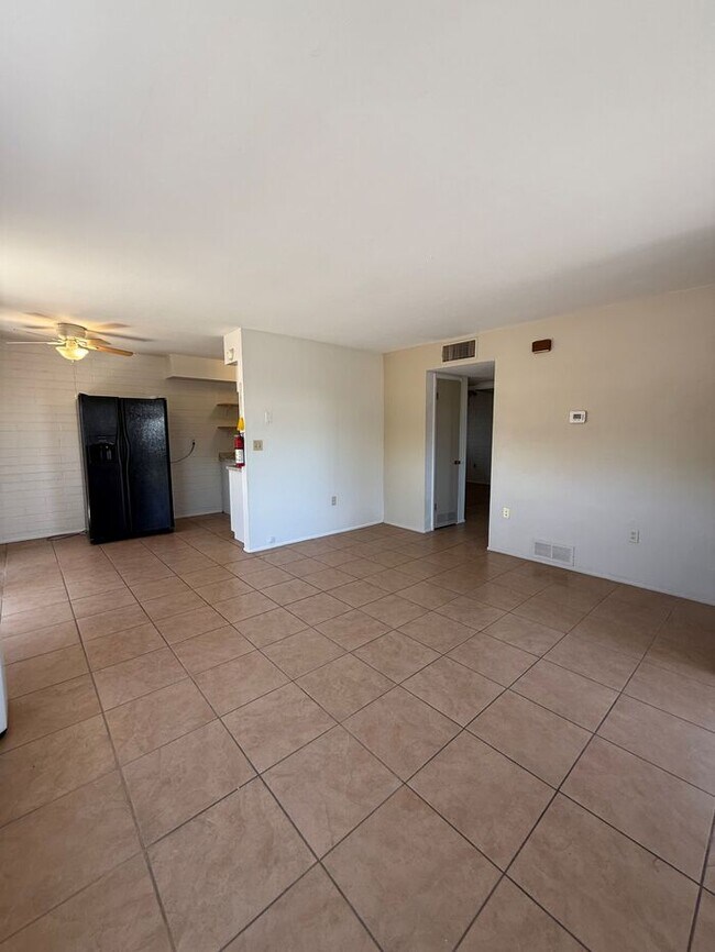 Foto del edificio - Town Home For Rent