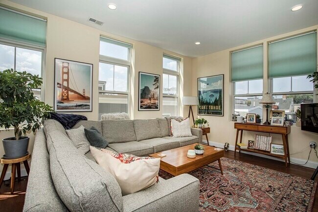 Foto del edificio - 171 W Broadway