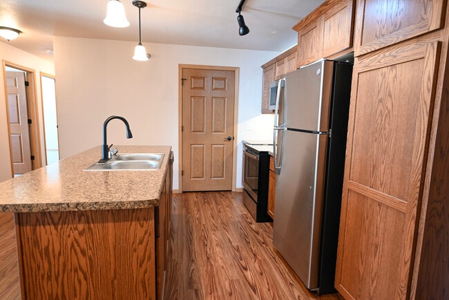 Building Photo - Berry Pointe Luxury Apartments