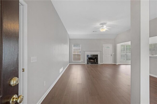 Foto del edificio - 6375 Seymour Pl NW