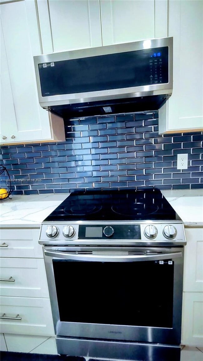 Building Photo - 501 Blue Heron Dr