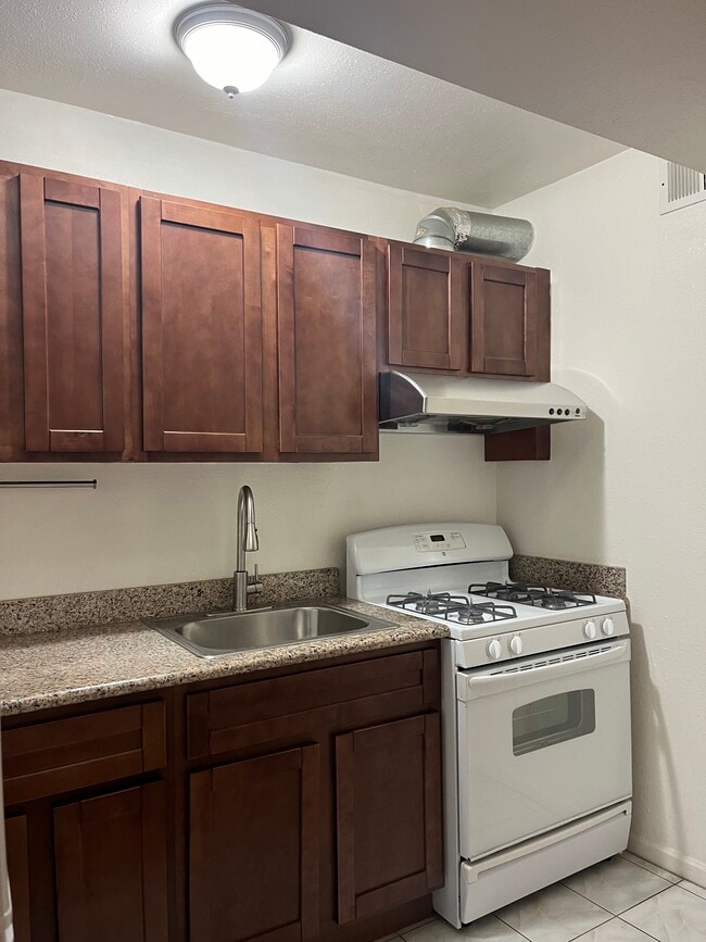 Building Photo - 16 Victoria St