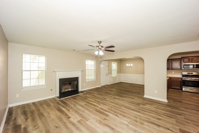 Foto del edificio - 5584 Bluegrass Dr