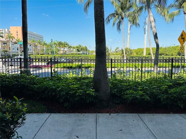 Foto del edificio - 2801 NE 185th St