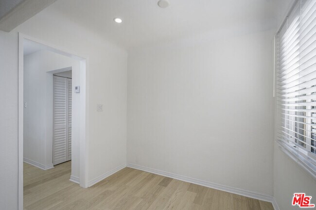 Foto del edificio - 4160 167th St