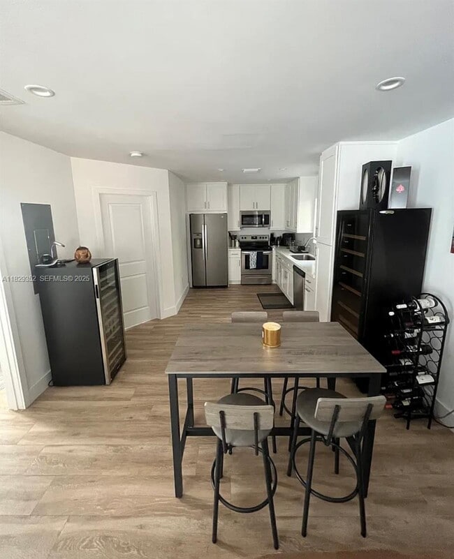 Building Photo - 104 Poinciana Dr