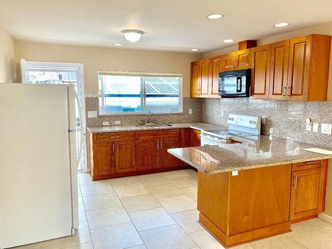 Foto del edificio - 3 bedroom, 2 bathroom, 1 parking in Salt L...
