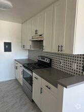 Building Photo - 7461 Hazeltine Ave