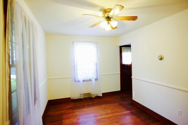 Foto del edificio - 2805 Cameron Rd