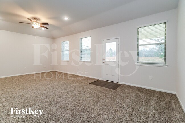 Building Photo - 14755 Country Club Dr