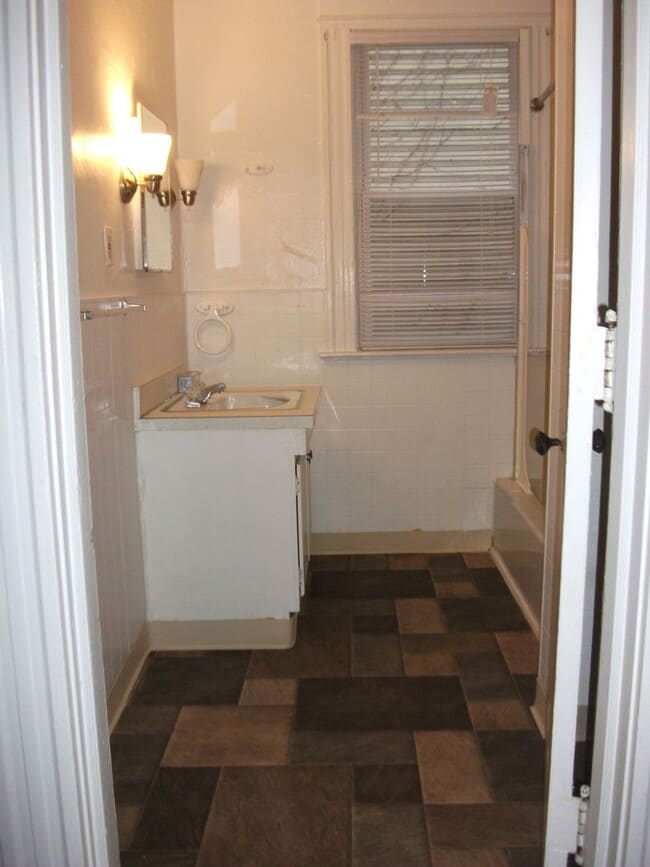 Building Photo - 311 Milton Avenue