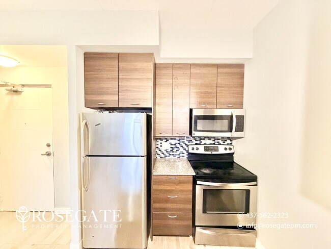 Photo du bâtiment - Waterloo 1-Bedroom | Parking Included | Internet Included
