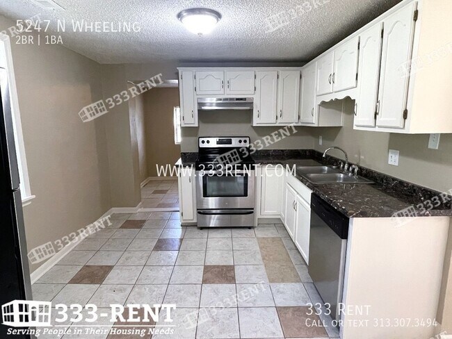 Foto del edificio - Attractive bungalow with fully fenced yard...