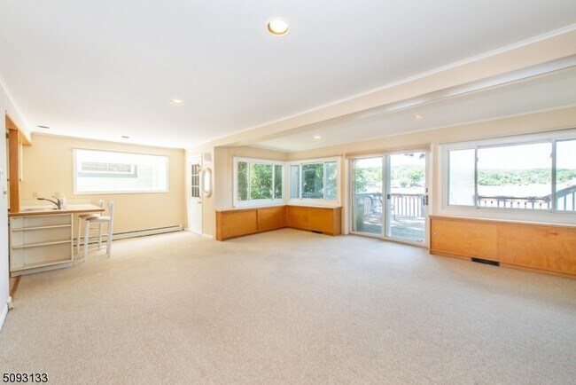 Foto del edificio - 21 E Shore Rd