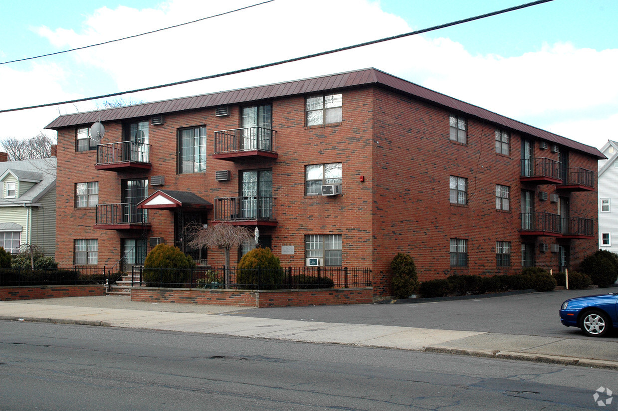 Primary Photo - 137-139 Western Ave