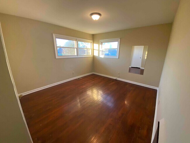 Foto del edificio - 104 Stewart Dr