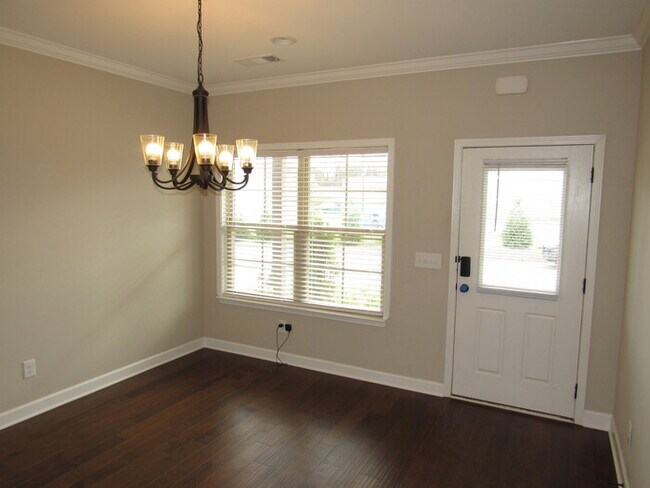 Building Photo - Old Hickory townhome, like new!