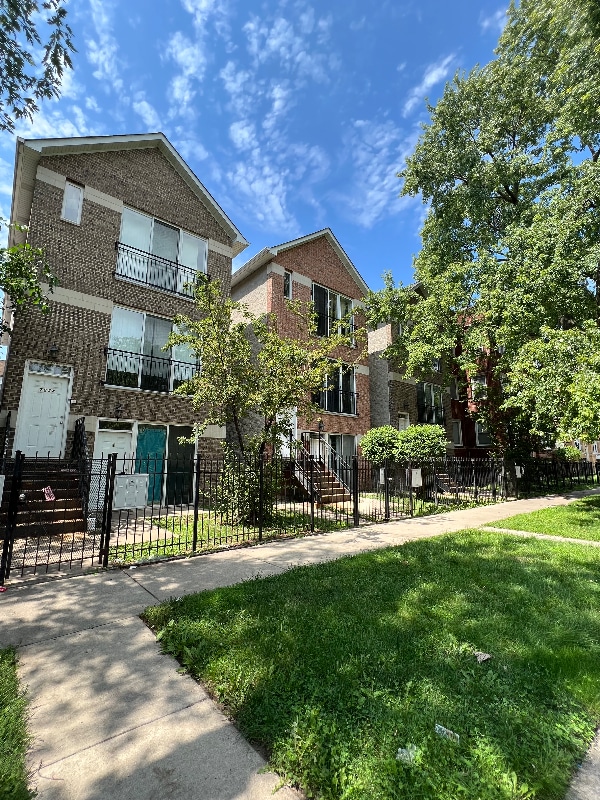 7654 S Colfax Ave Unit 3, Chicago, IL 60649 Room for Rent in Chicago