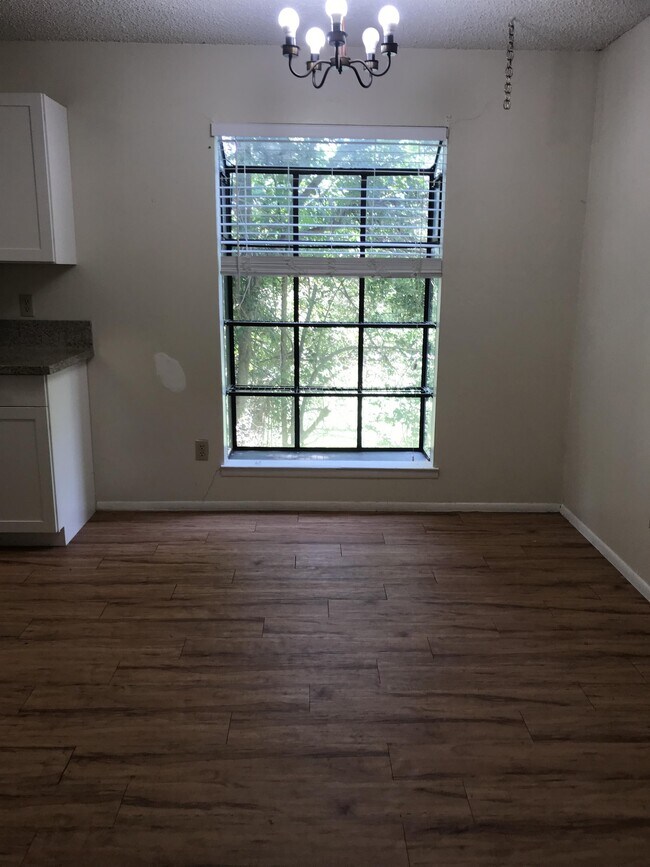 Foto del edificio - 603 Bracewood Cir